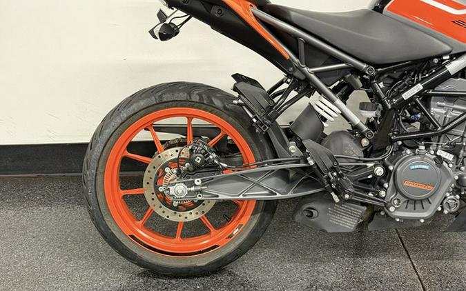 2023 KTM Duke 200