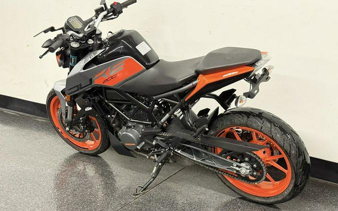 2023 KTM Duke 200
