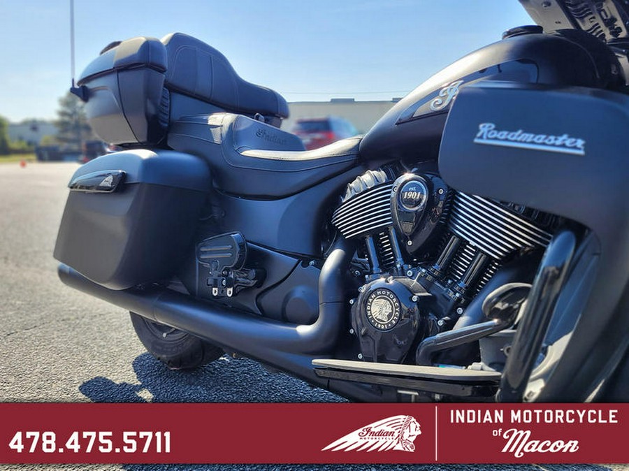 2023 Indian Motorcycle® Roadmaster® Dark Horse® Black Smoke