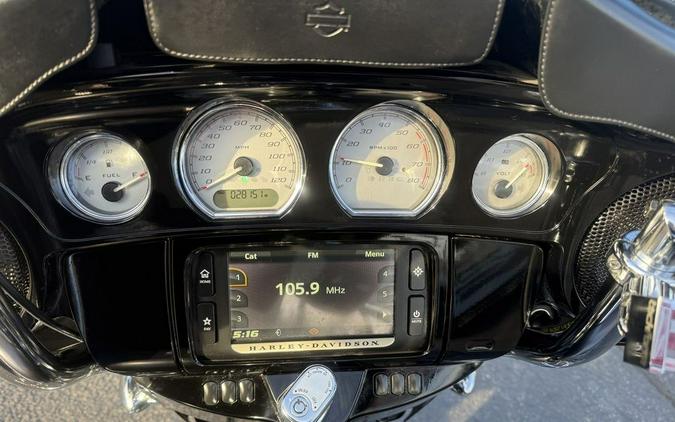 2017 Harley-Davidson® FLHXS - Street Glide® Special
