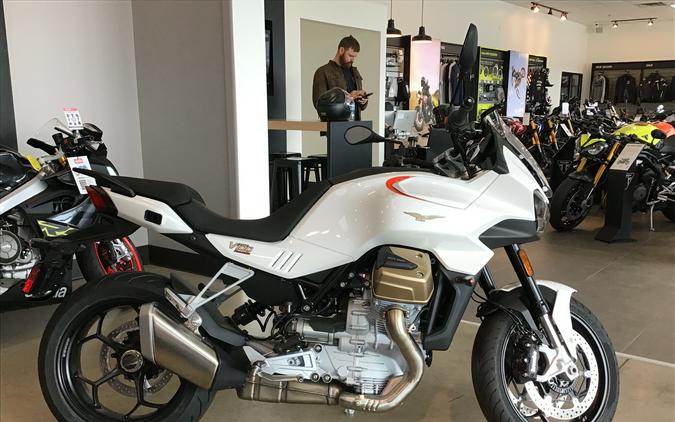 2024 Moto Guzzi V100 Mandello