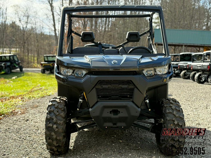2025 Can-Am Defender DPS HD9