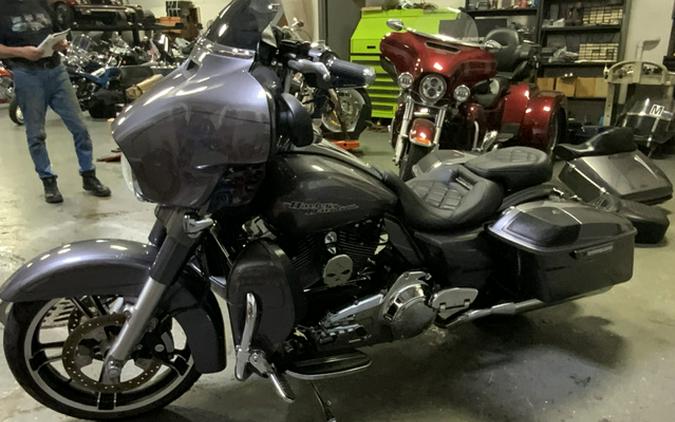 2014 Harley-Davidson Street Glide FLHXS Special