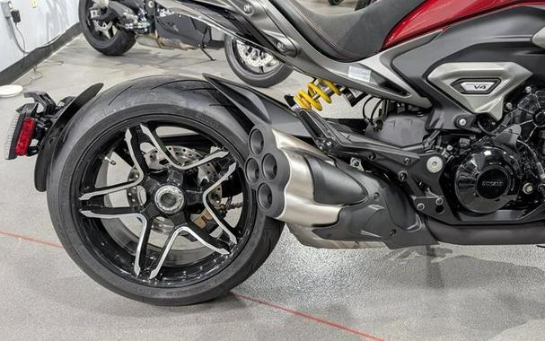 2026 Ducati XDiavel V4 Burning Red