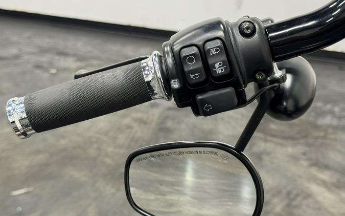 2017 HARLEY DAVIDSON 883 IRON
