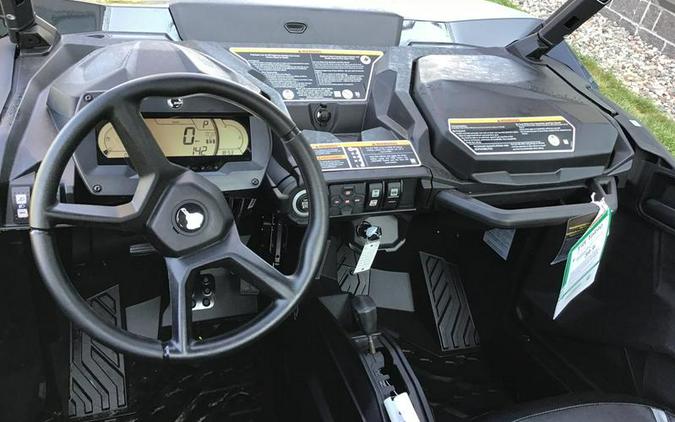 2023 Can-Am® Commander XT 700