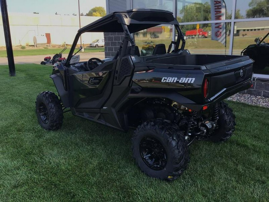 2023 Can-Am® Commander XT 700