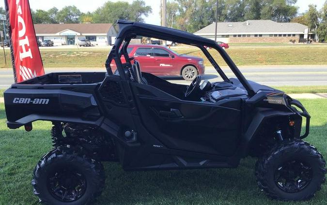 2023 Can-Am® Commander XT 700