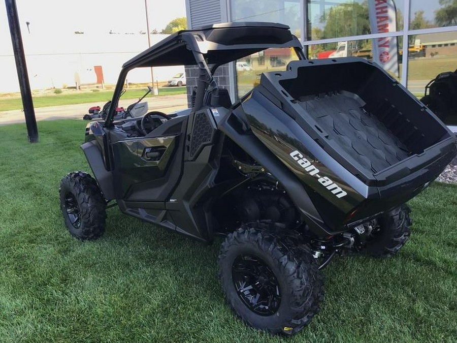 2023 Can-Am® Commander XT 700