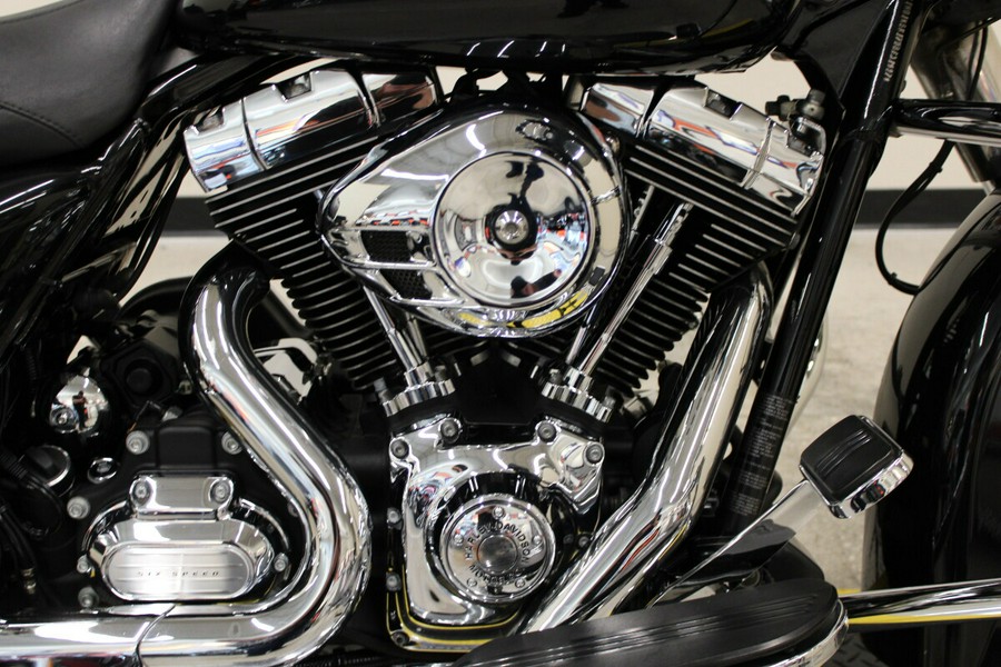 2013 FLHX Street Glide® - In Vivid Black