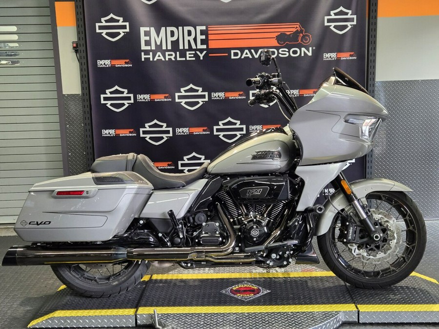 2023 Harley-Davidson CVO™ Road Glide Dark Platinum w/Pinstripe