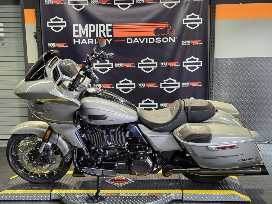 2023 Harley-Davidson CVO™ Road Glide Dark Platinum w/Pinstripe