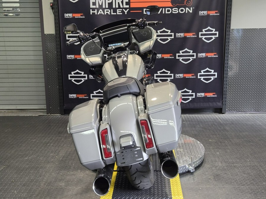 2023 Harley-Davidson CVO™ Road Glide Dark Platinum w/Pinstripe