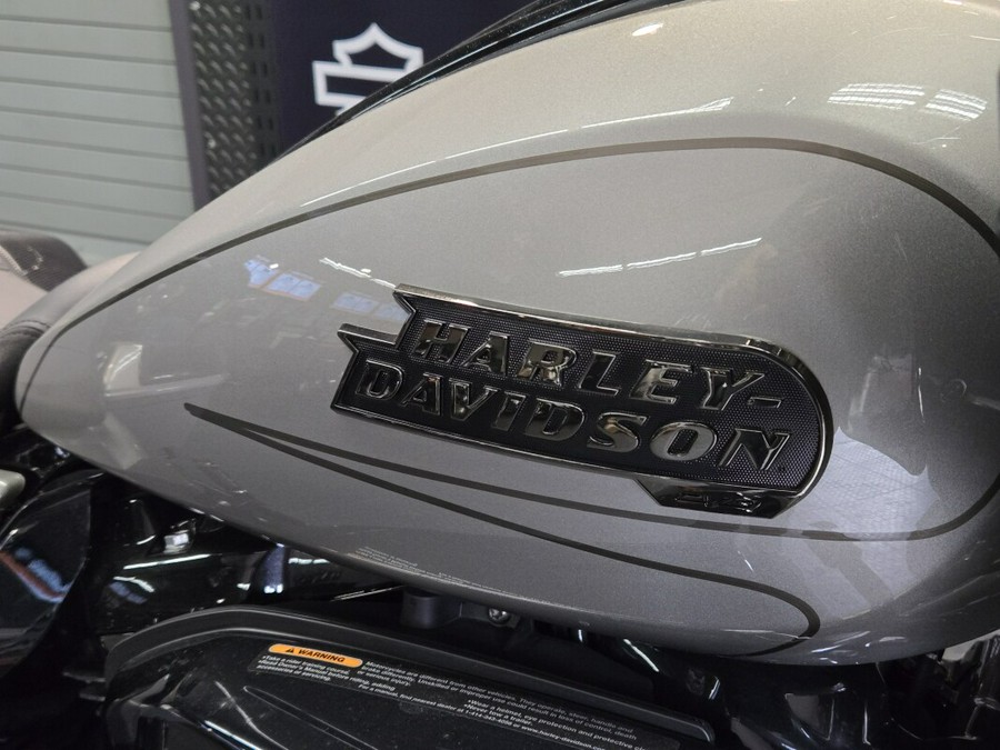 2023 Harley-Davidson CVO™ Road Glide Dark Platinum w/Pinstripe