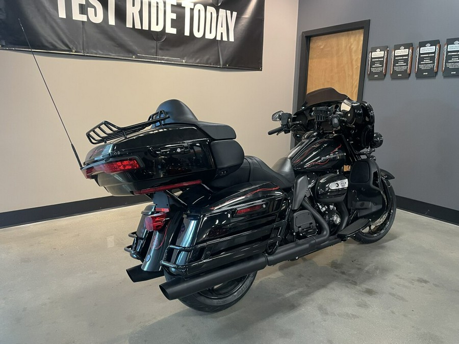 2021 Harley-Davidson® Ultra Limited Vivid Black