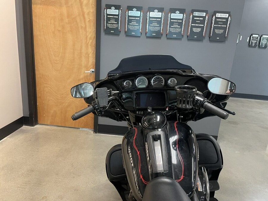 2021 Harley-Davidson® Ultra Limited Vivid Black