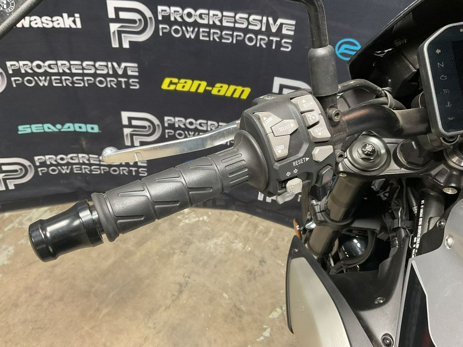 2025 Kawasaki Z900 ABS Galaxy Silver/Metallic Spark Black