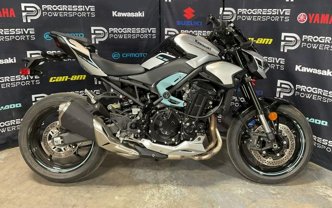 2025 Kawasaki Z900 ABS Galaxy Silver/Metallic Spark Black