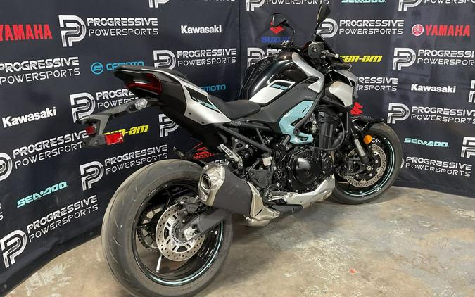 2025 Kawasaki Z900 ABS Galaxy Silver/Metallic Spark Black