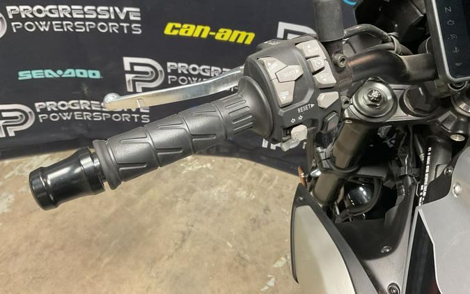 2025 Kawasaki Z900 ABS Galaxy Silver/Metallic Spark Black