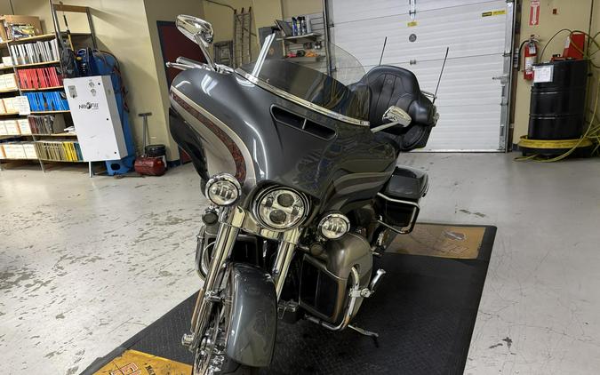 2016 Harley-Davidson® CVO™ Limited Charcoal Slate/Palladium Silver FLHTKSE