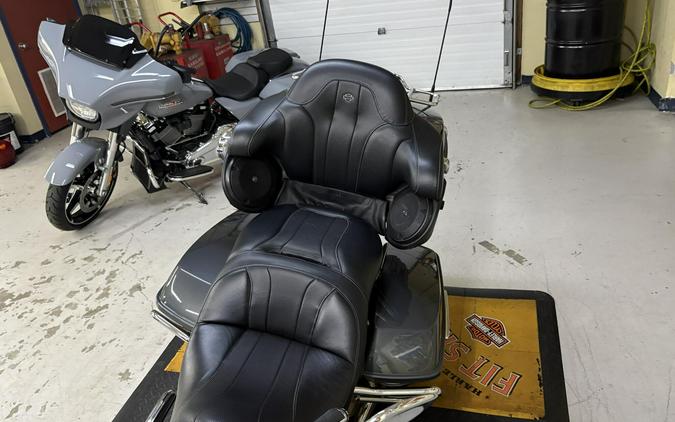 2016 Harley-Davidson® CVO™ Limited Charcoal Slate/Palladium Silver FLHTKSE