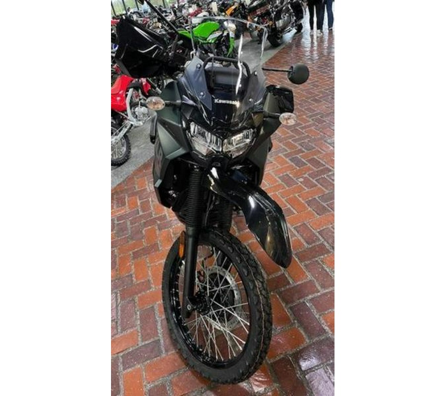 2025 Kawasaki KLR®650 Metallic Matte Old School Green