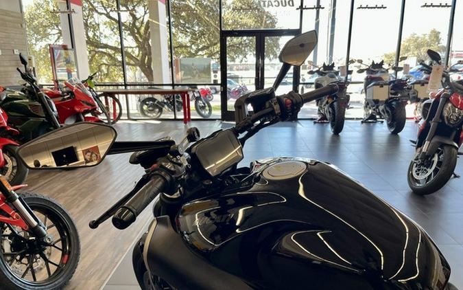 2024 Ducati Diavel V4 Black