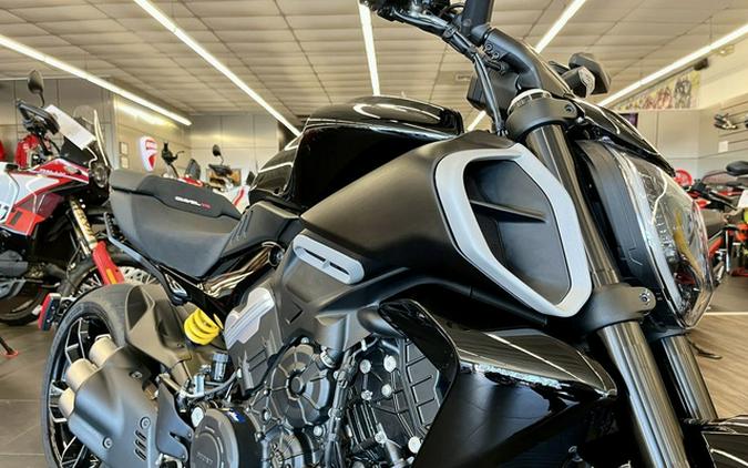 2024 Ducati Diavel V4 Black