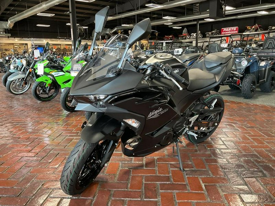 2026 Kawasaki Ninja® 500 ABS Metallic Flat Spark Black