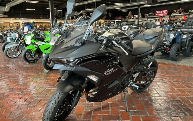 2026 Kawasaki Ninja® 500 ABS Metallic Flat Spark Black