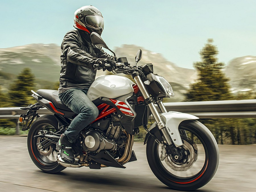 2024 Benelli 302S