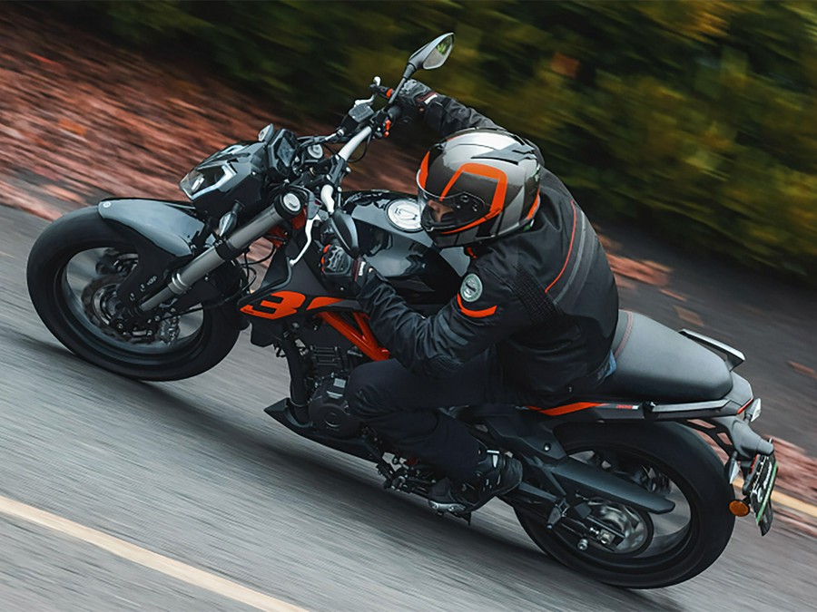 2024 Benelli 302S