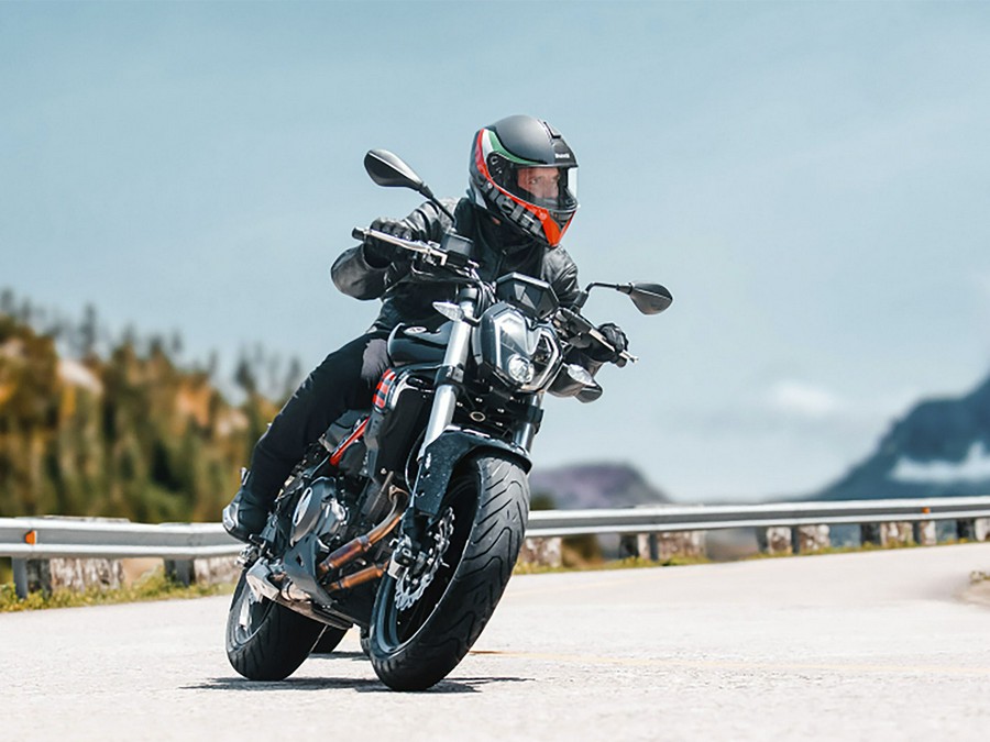 2024 Benelli 302S