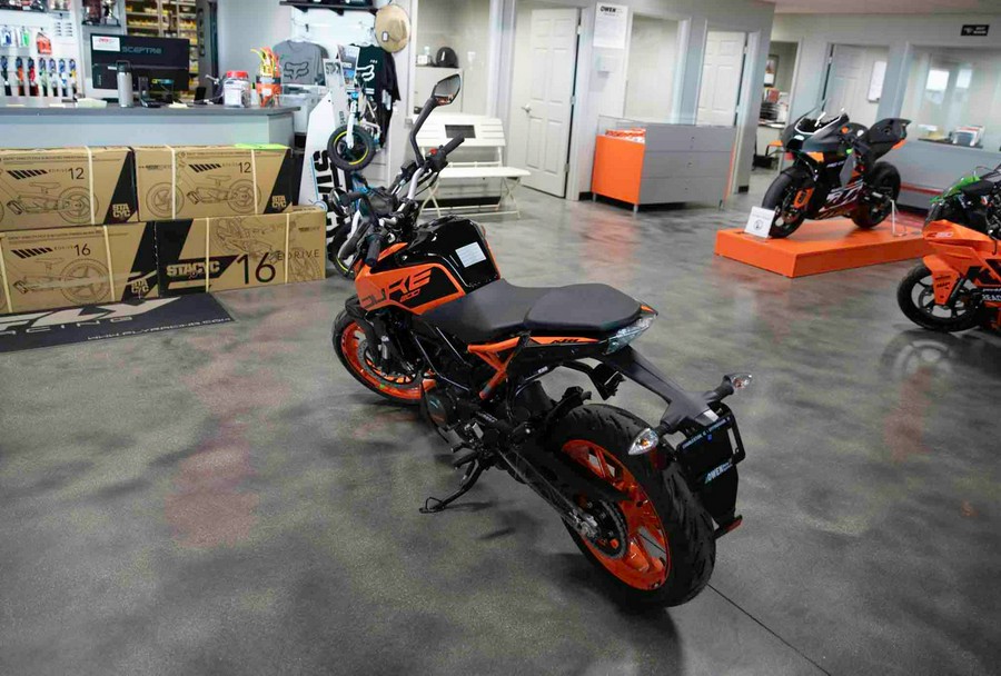 2023 KTM 200 Duke