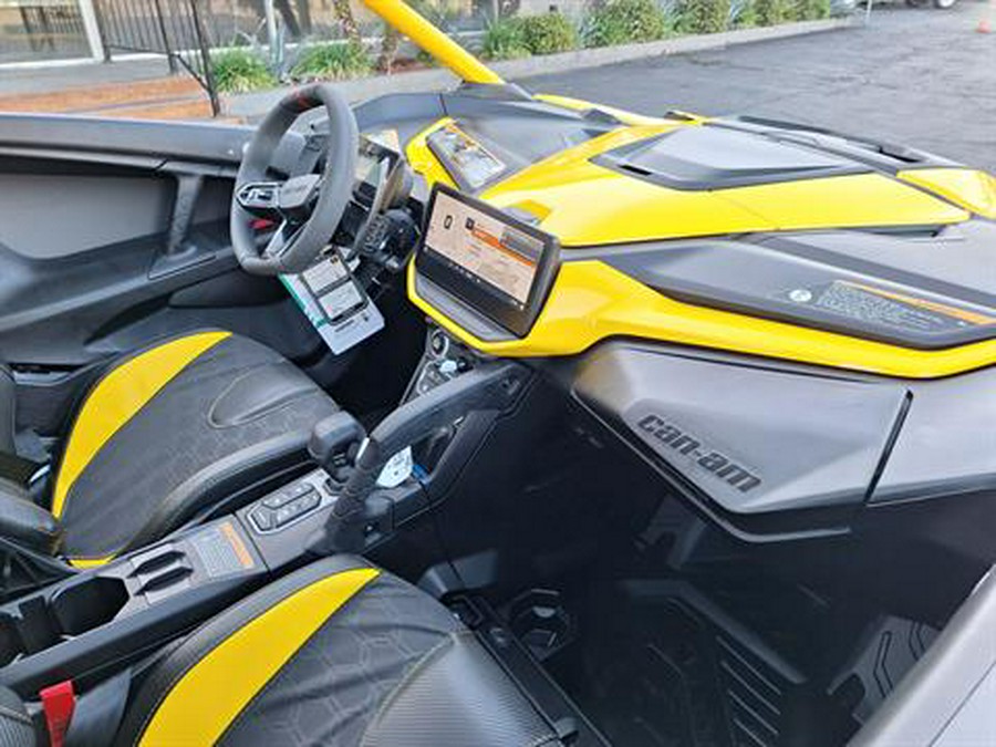 2024 Can-Am Maverick R X RS with Smart-Shox 999T DCT