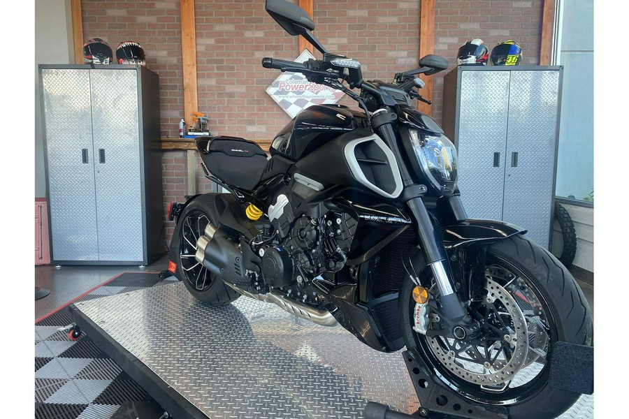 2023 Ducati Diavel V4 - Demo