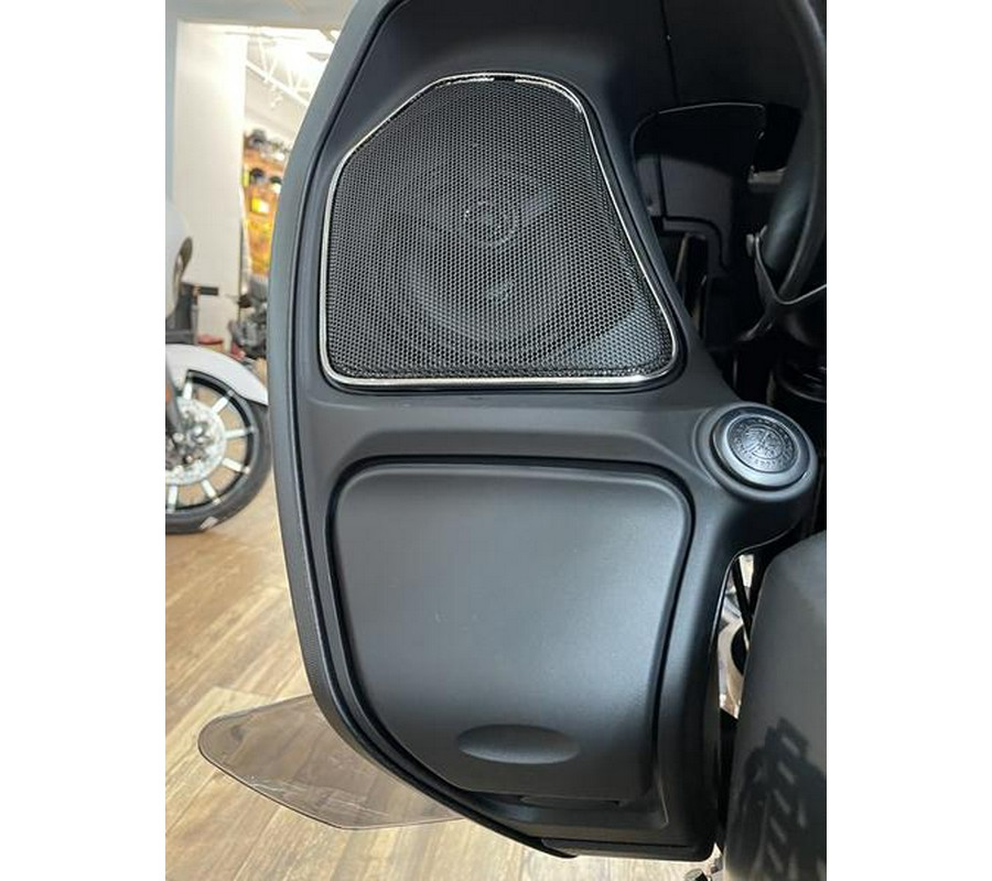 2024 Indian Motorcycle® Challenger® Titanium Smoke