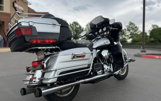2003 Harley-Davidson® FLHTCUI Electra Glide® Ultra Classic® SILVER/BLACK 608172