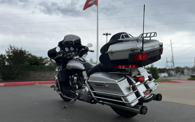 2003 Harley-Davidson® FLHTCUI Electra Glide® Ultra Classic® SILVER/BLACK 608172