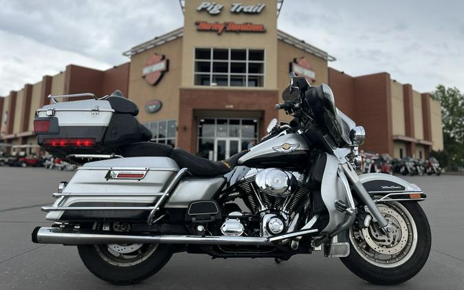 2003 Harley-Davidson® FLHTCUI Electra Glide® Ultra Classic® SILVER/BLACK 608172
