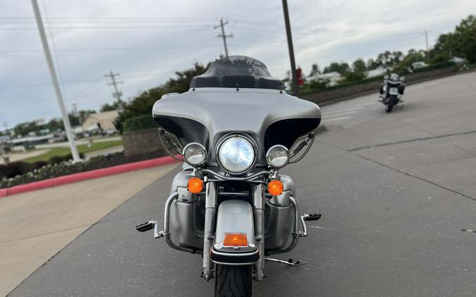 2003 Harley-Davidson® FLHTCUI Electra Glide® Ultra Classic® SILVER/BLACK 608172