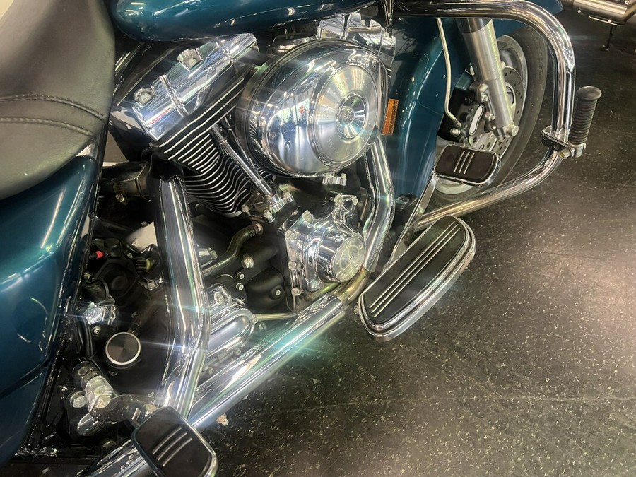 2004 Harley-Davidson Road King® Custom Billiard Teal FLHRS