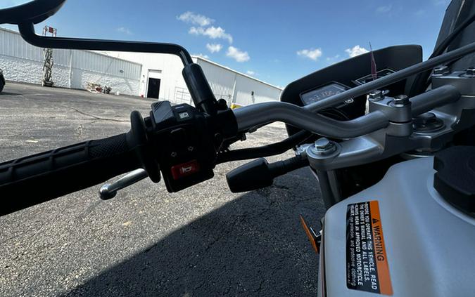 2027 Yamaha TW200