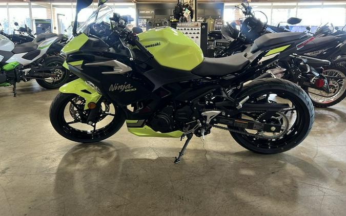 2026 Kawasaki Ninja 500 ABS Metallic Yellowish Green/Ebony