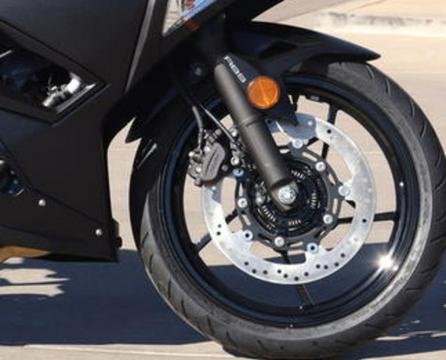 2026 Kawasaki Ninja 500 ABS Metallic Yellowish Green/Ebony