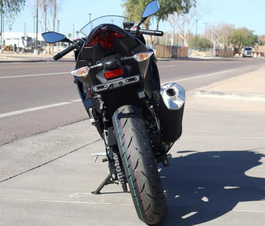 2026 Kawasaki Ninja 500 ABS Metallic Yellowish Green/Ebony