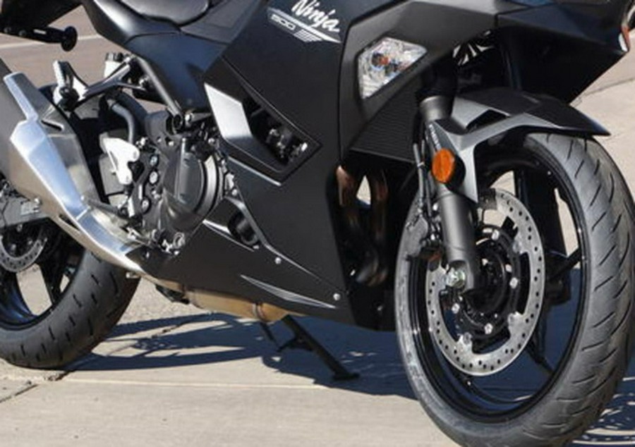 2026 Kawasaki Ninja 500 ABS Metallic Yellowish Green/Ebony