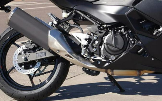 2026 Kawasaki Ninja 500 ABS Metallic Yellowish Green/Ebony