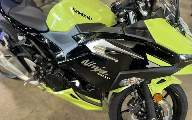 2026 Kawasaki Ninja 500 ABS Metallic Yellowish Green/Ebony